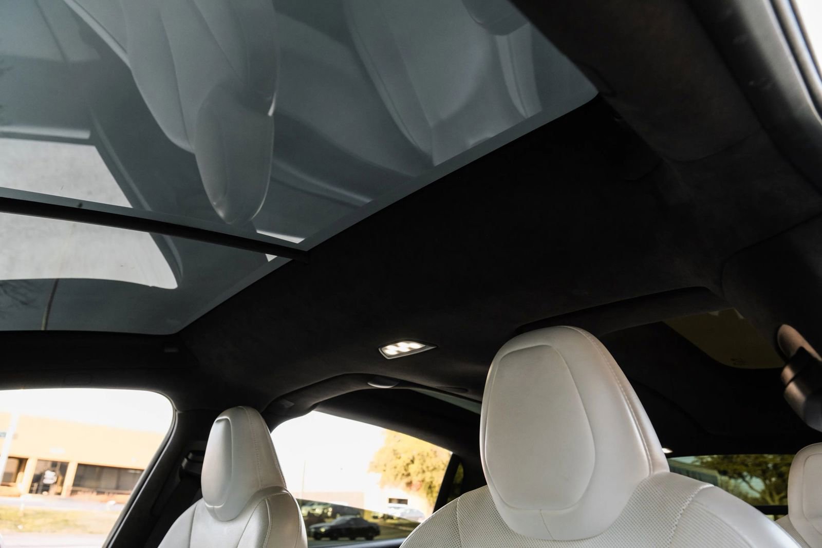 Used 2023 Tesla Model X Plaid image 4