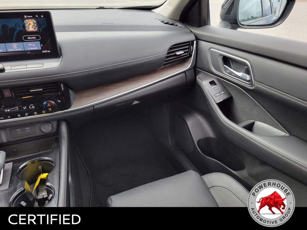 Used 2025 Nissan Rogue Platinum image 21