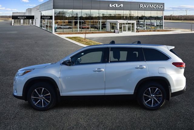 Used 2019 Toyota Highlander XLE image 6