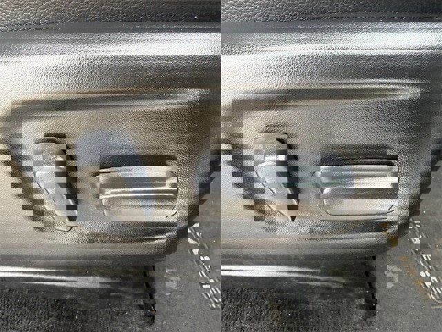 Used 2018 Toyota Sienna SE image 28