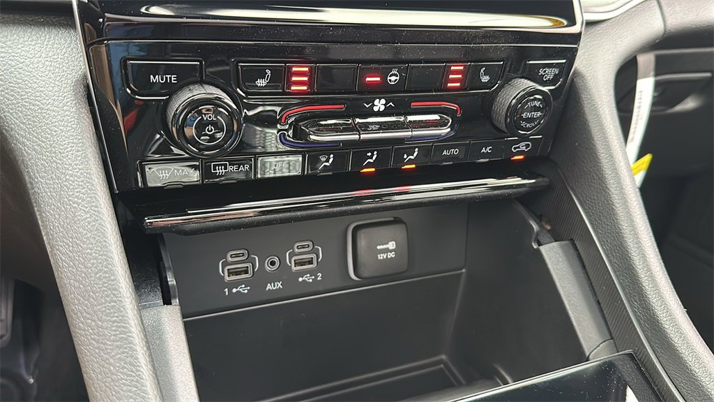 New 2025 Jeep Grand Cherokee Limited w/ Black Appearance Package image 23