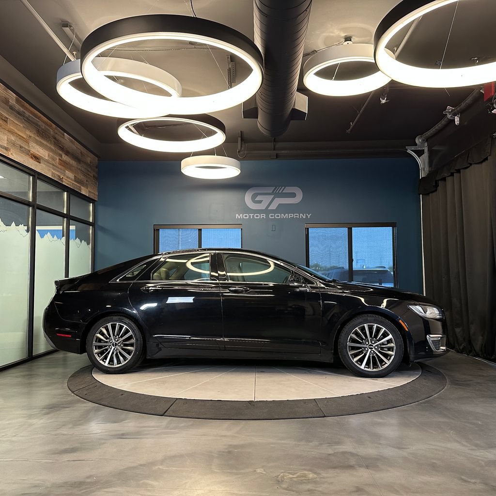 Used 2019 Lincoln MKZ Reserve FWD image 2