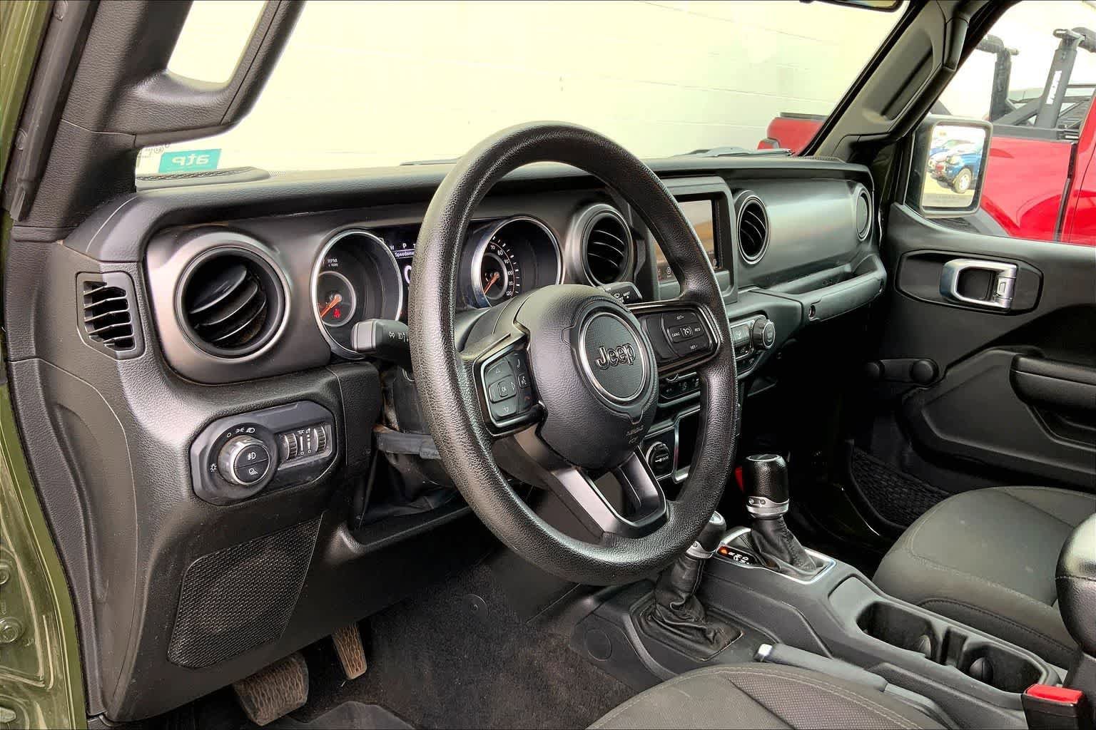 Used 2022 Jeep Gladiator Sport AWD/4WD image 3