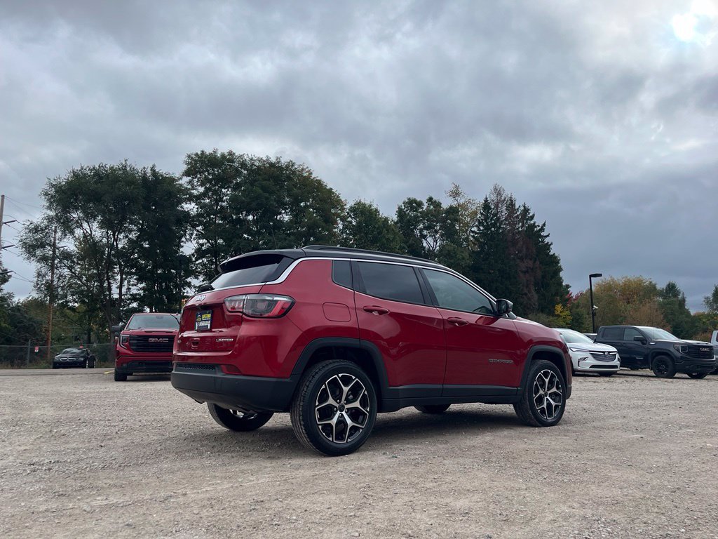 Used 2025 Jeep Compass Limited AWD/4WD image 5
