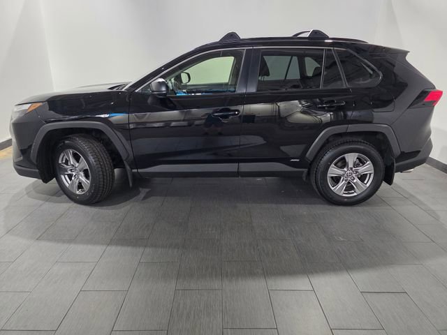 Used 2025 Toyota RAV4 LE AWD/4WD image 2