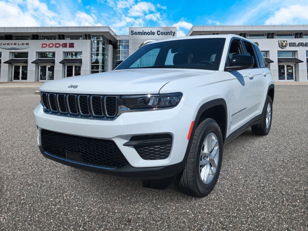New 2026 Jeep Grand Cherokee Laredo X AWD/4WD image 4