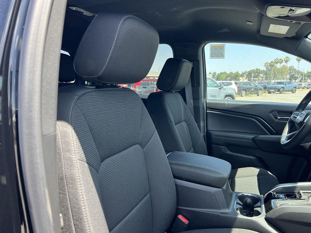 New 2026 GMC Canyon Elevation w/ LPO, Black Badging Package RWD image 29