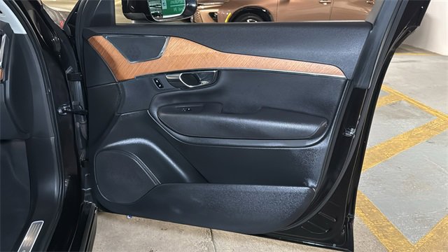 Used 2021 Volvo XC90 T5 Momentum w/ Advanced Package image 9