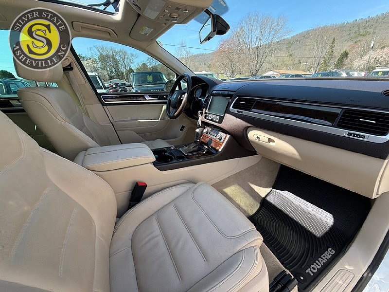 Used 2013 Volkswagen Touareg Executive image 15