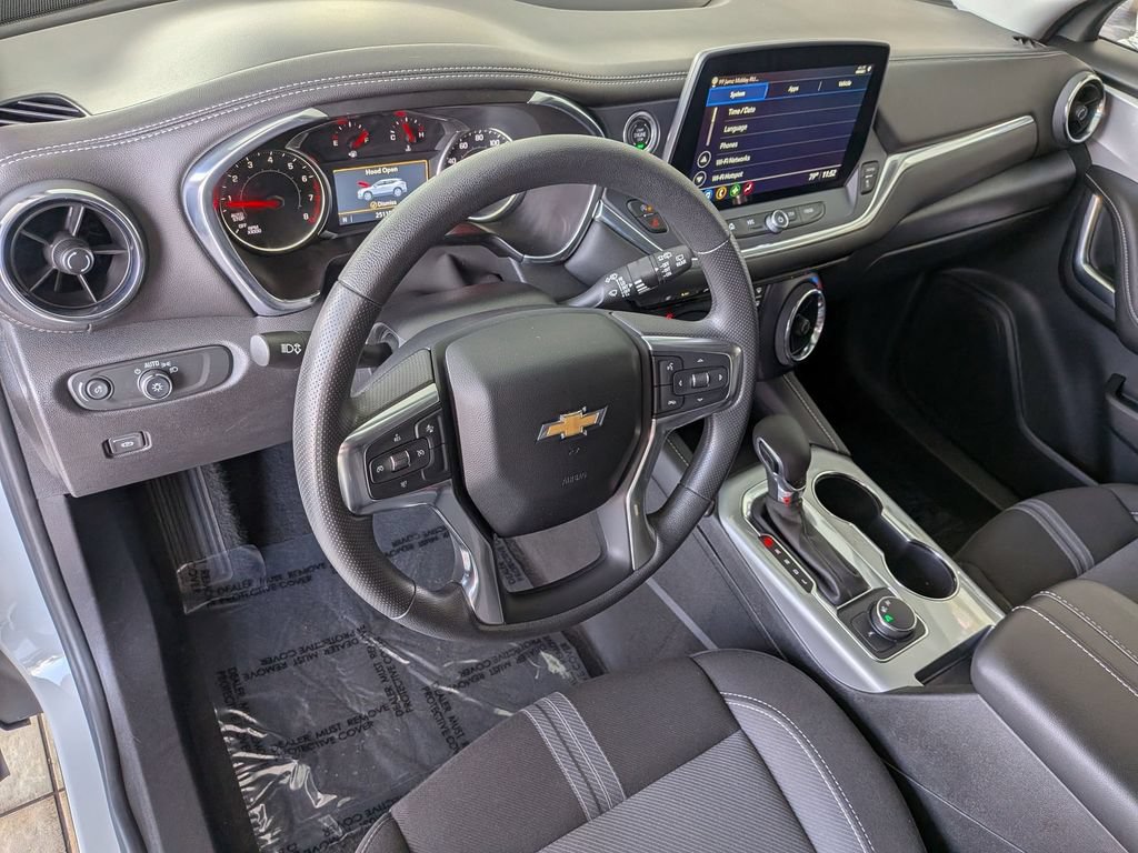 Used 2025 Chevrolet Blazer LT FWD image 13