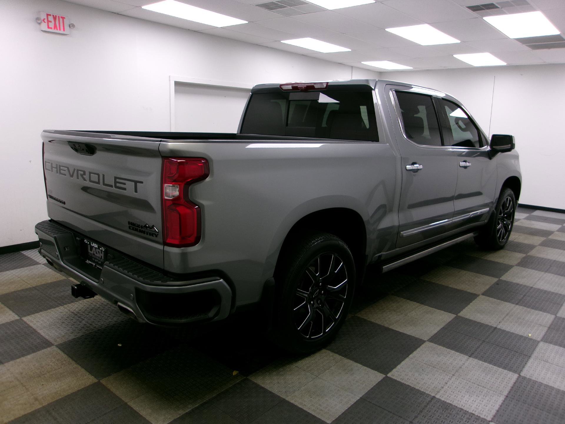 Certified 2023 Chevrolet Silverado 1500 High Country w/ Technology Package AWD/4WD image 13