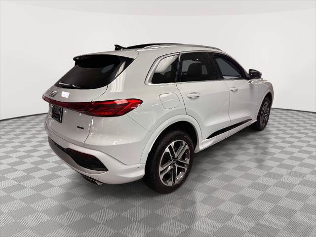 Used 2025 Audi Q5 Premium w/ Convenience Package AWD/4WD image 2