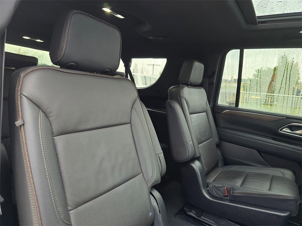 Used 2022 Chevrolet Suburban High Country image 14