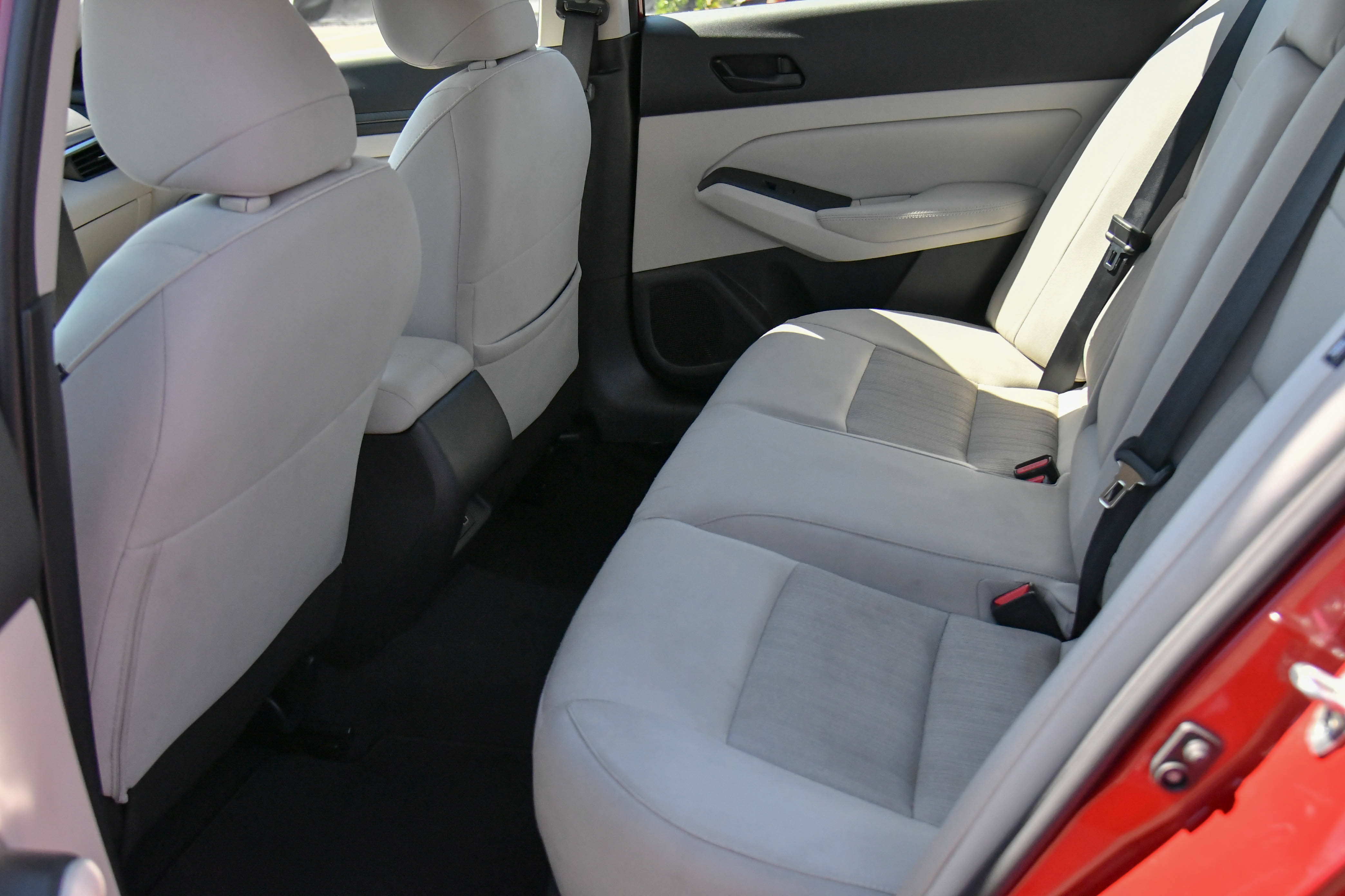 Used 2025 Nissan Altima 2.5 SV FWD image 33