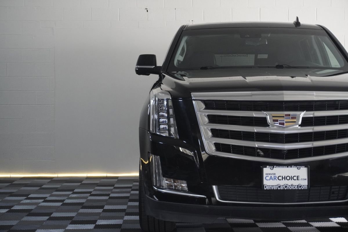 Used 2017 Cadillac Escalade Premium Luxury image 32