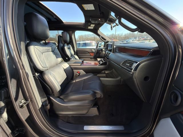 Used 2023 Lincoln Navigator Reserve image 9