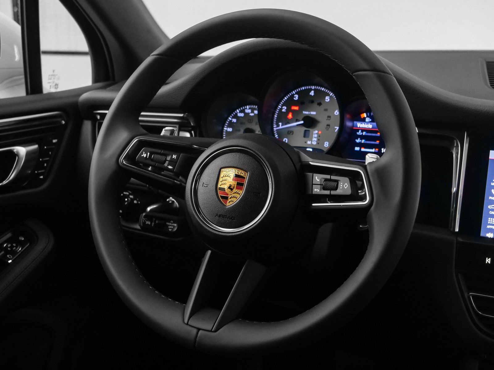 Certified 2025 Porsche Macan AWD/4WD image 28