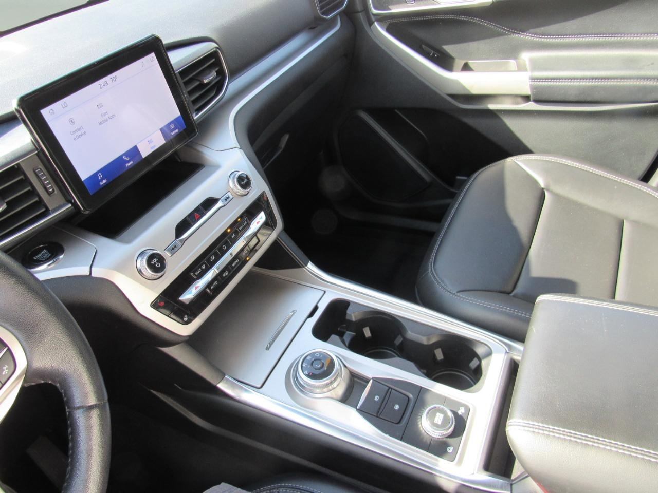 Used 2022 Ford Explorer XLT w/ Equipment Group 202A image 29