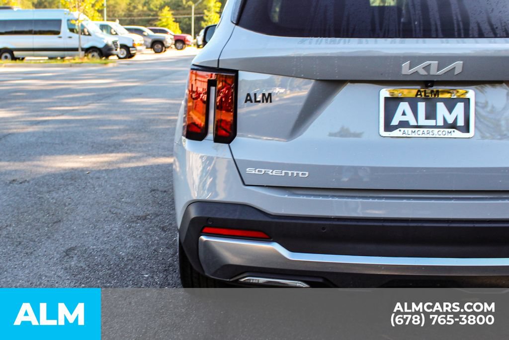 Used 2025 Kia Sorento S FWD image 11