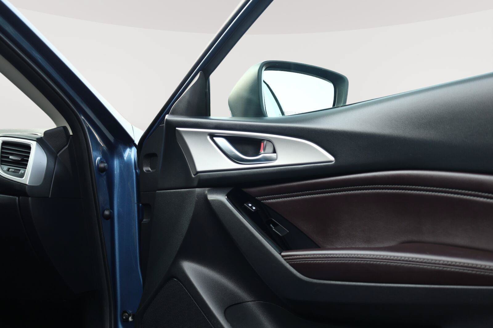 Used 2018 MAZDA MAZDA3 Touring FWD image 20