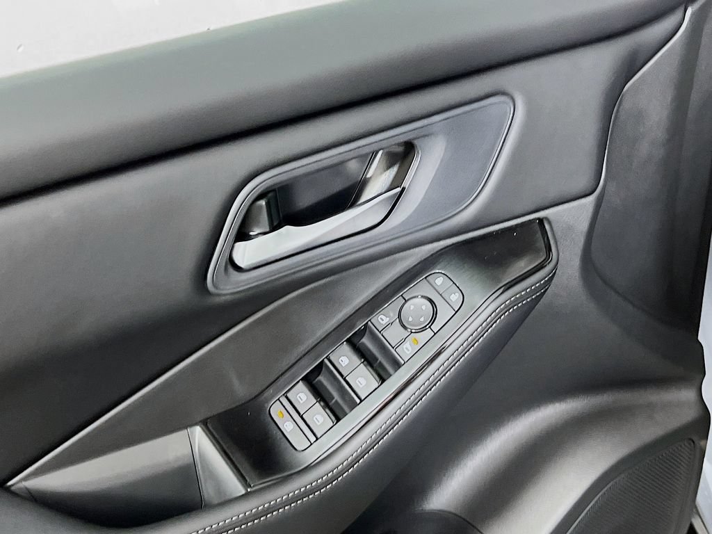 New 2026 Nissan Rogue SV AWD/4WD image 15
