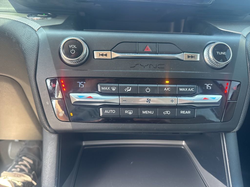 Used 2020 Ford Explorer XLT w/ Equipment Group 202A image 11