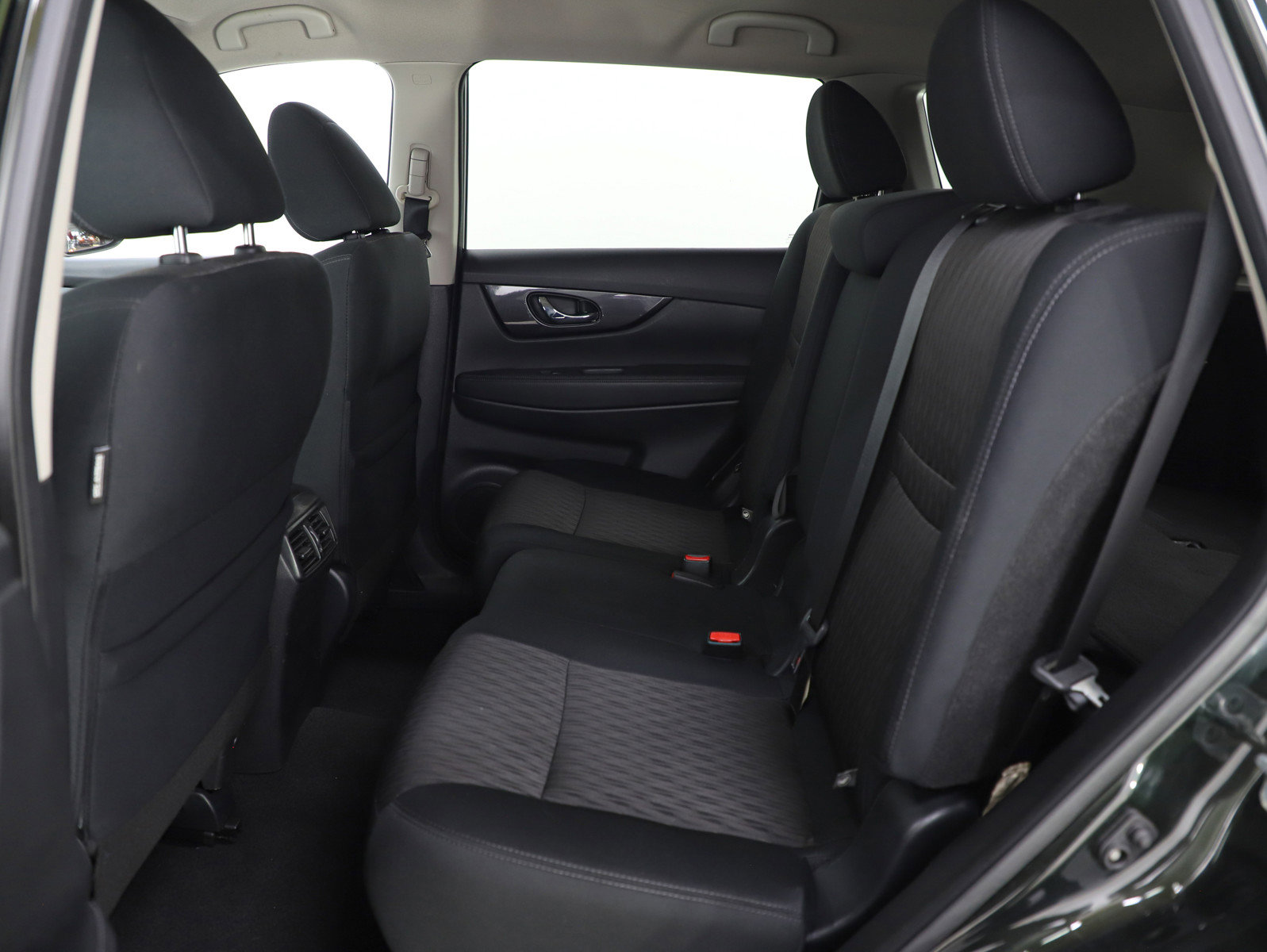 Used 2018 Nissan Rogue SV w/ Premium Package image 14