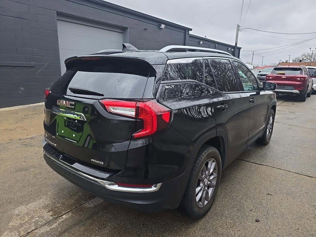 Used 2023 GMC Terrain SLT image 2