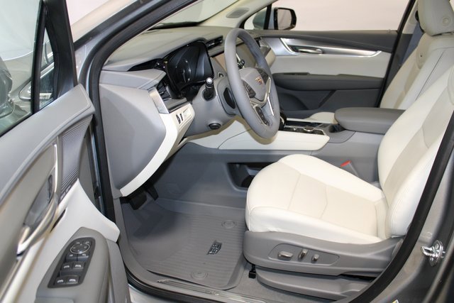 New 2025 Cadillac XT5 Premium Luxury w/ LPO, Floor Liner Package image 4