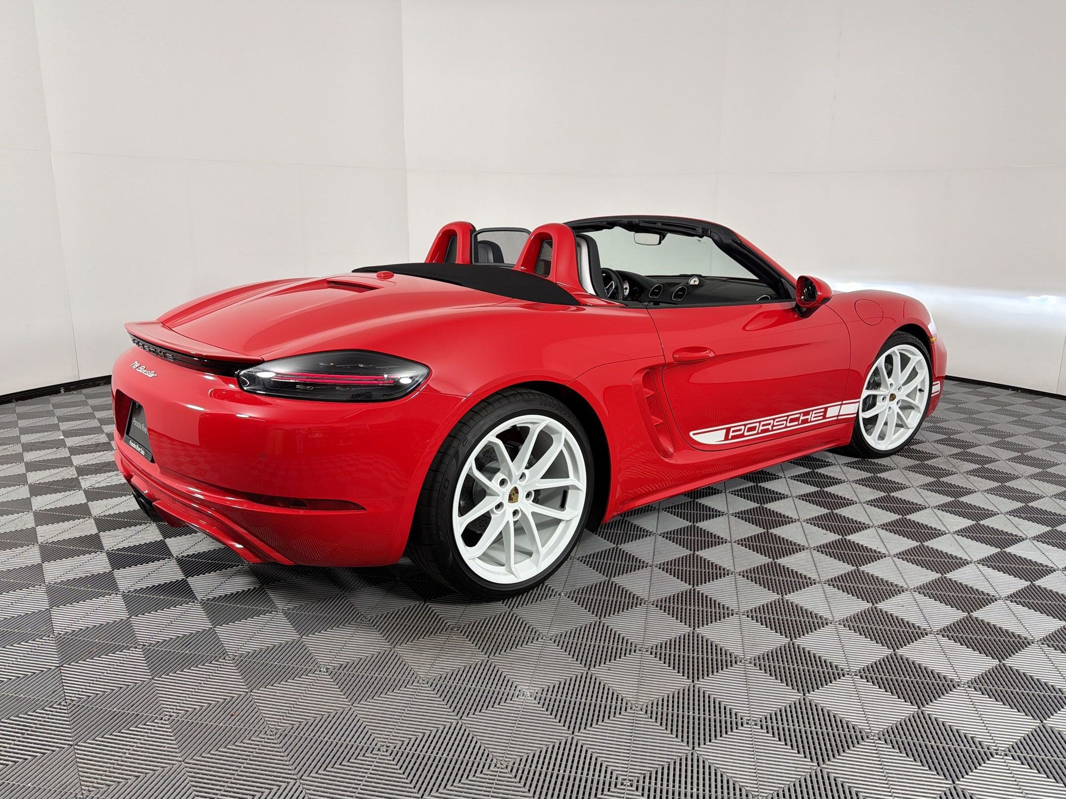 New 2025 Porsche 718 Boxster RWD image 9