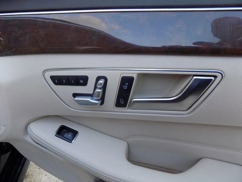 Used 2014 Mercedes-Benz E 350 Sedan image 27