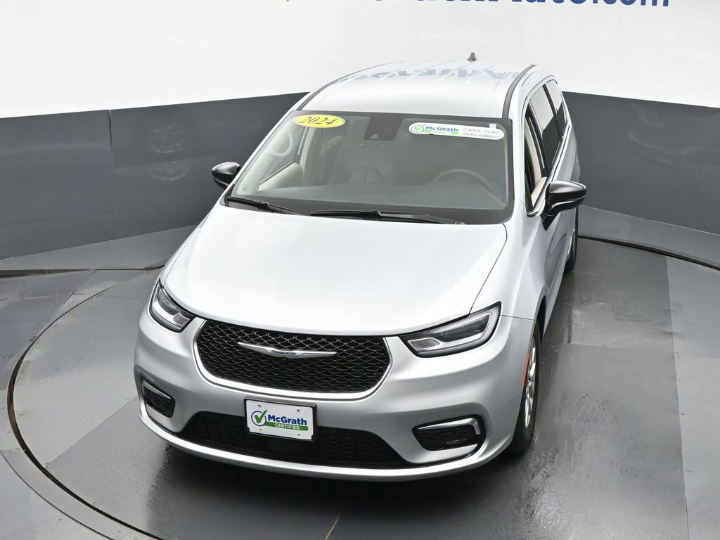 Used 2024 Chrysler Pacifica Touring-L image 15