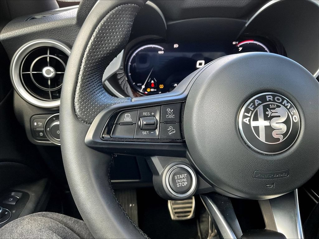 Used 2024 Alfa Romeo Stelvio Sprint AWD/4WD image 11