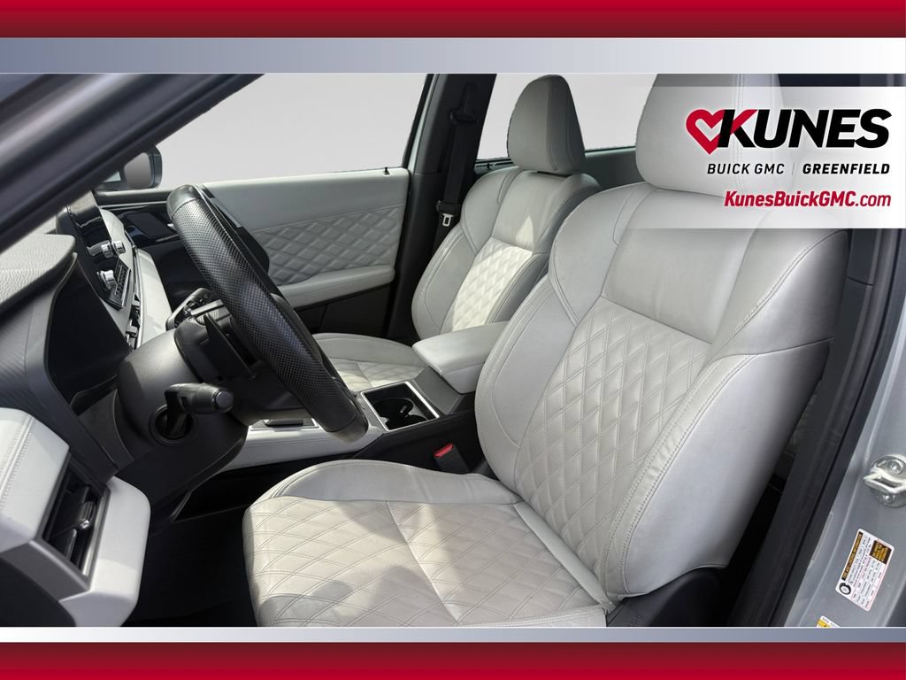 Used 2023 Mitsubishi Outlander SEL AWD/4WD image 19