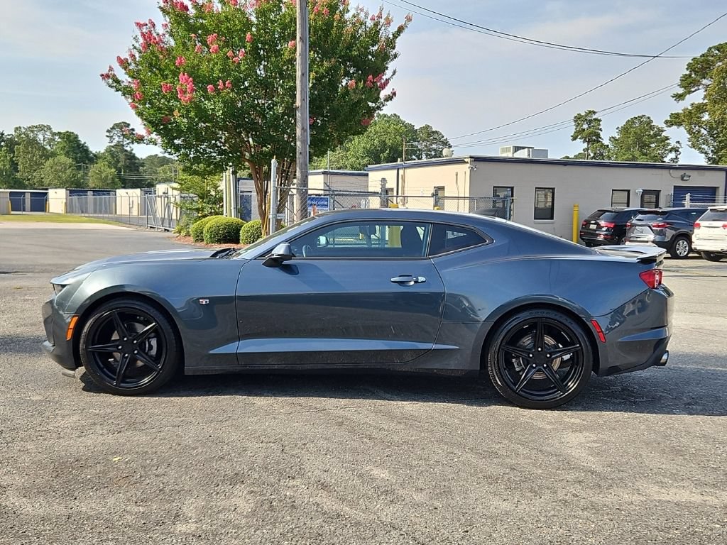 Used 2020 Chevrolet Camaro LT RWD image 4