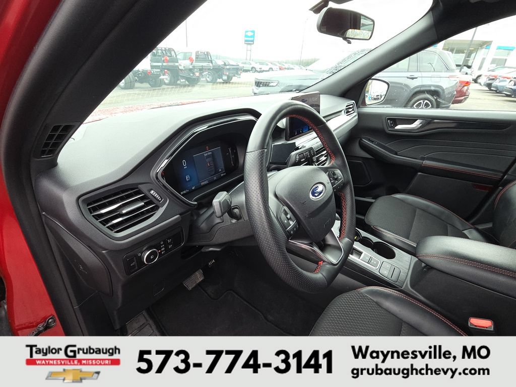 Used 2025 Ford Escape ST-Line Select AWD/4WD image 14