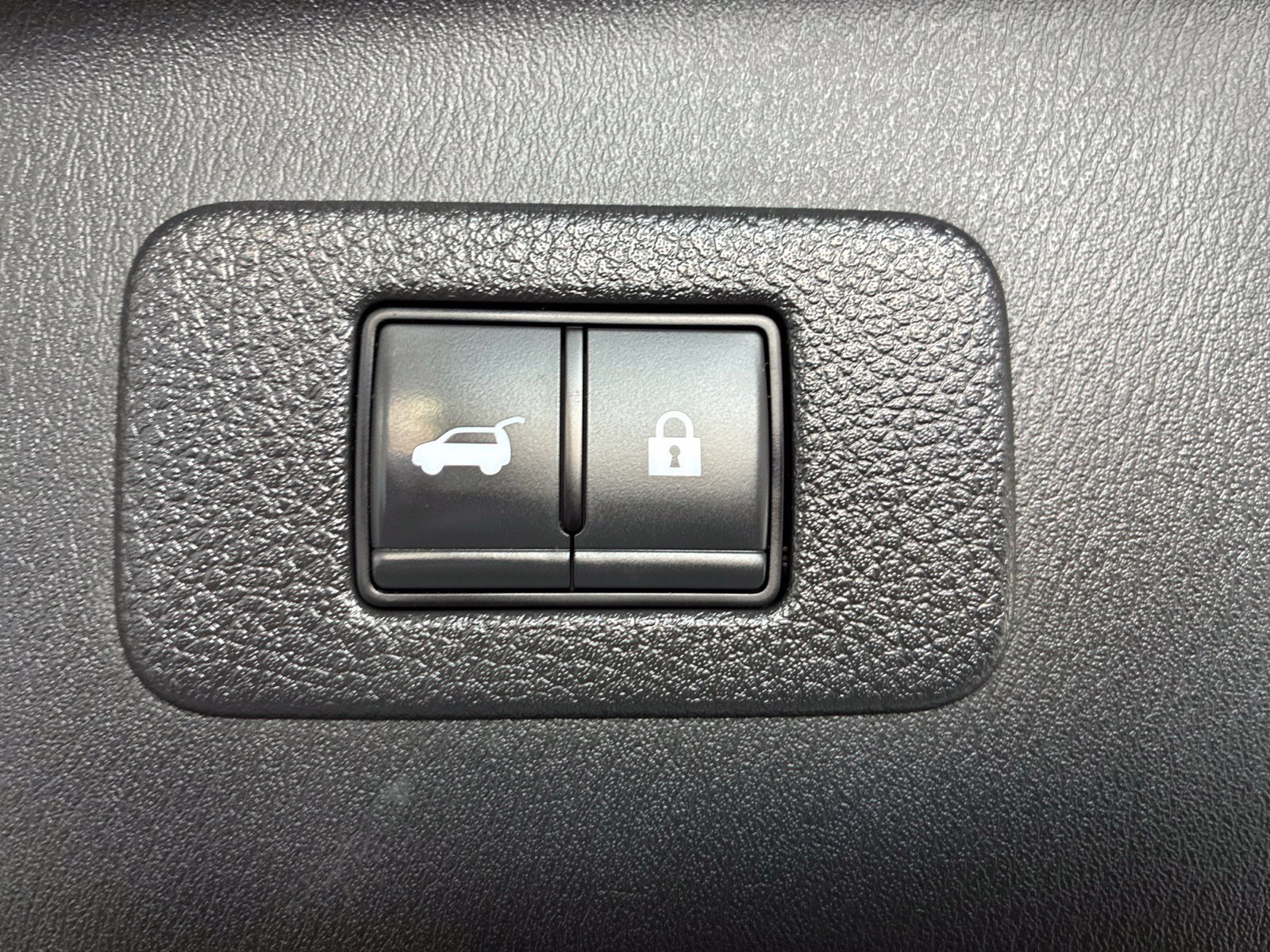 Used 2023 Nissan Armada Platinum w/ Captain's Chairs Package AWD/4WD image 12
