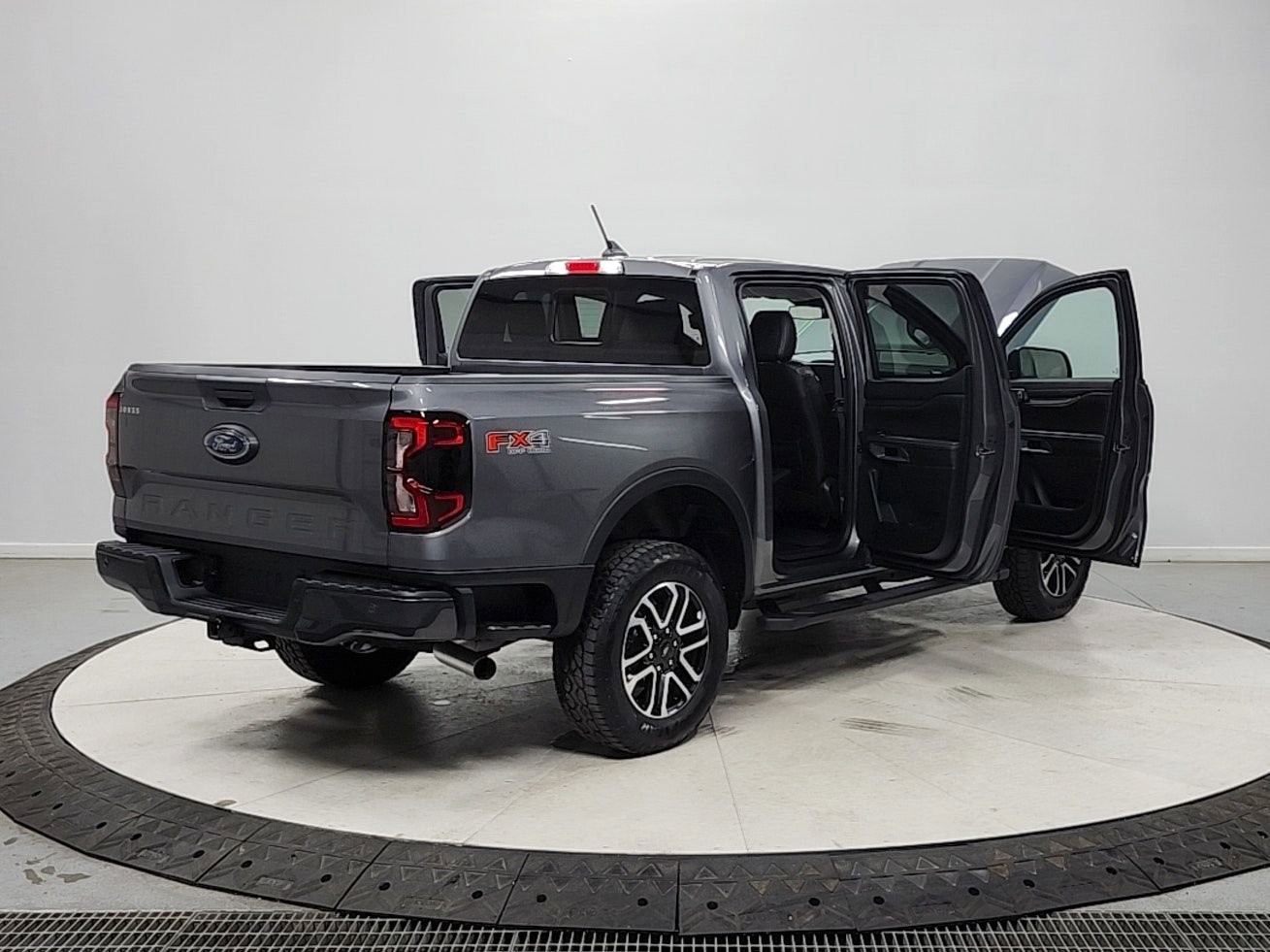 Used 2025 Ford Ranger Lariat w/ FX4 Off-Road Package AWD/4WD image 15