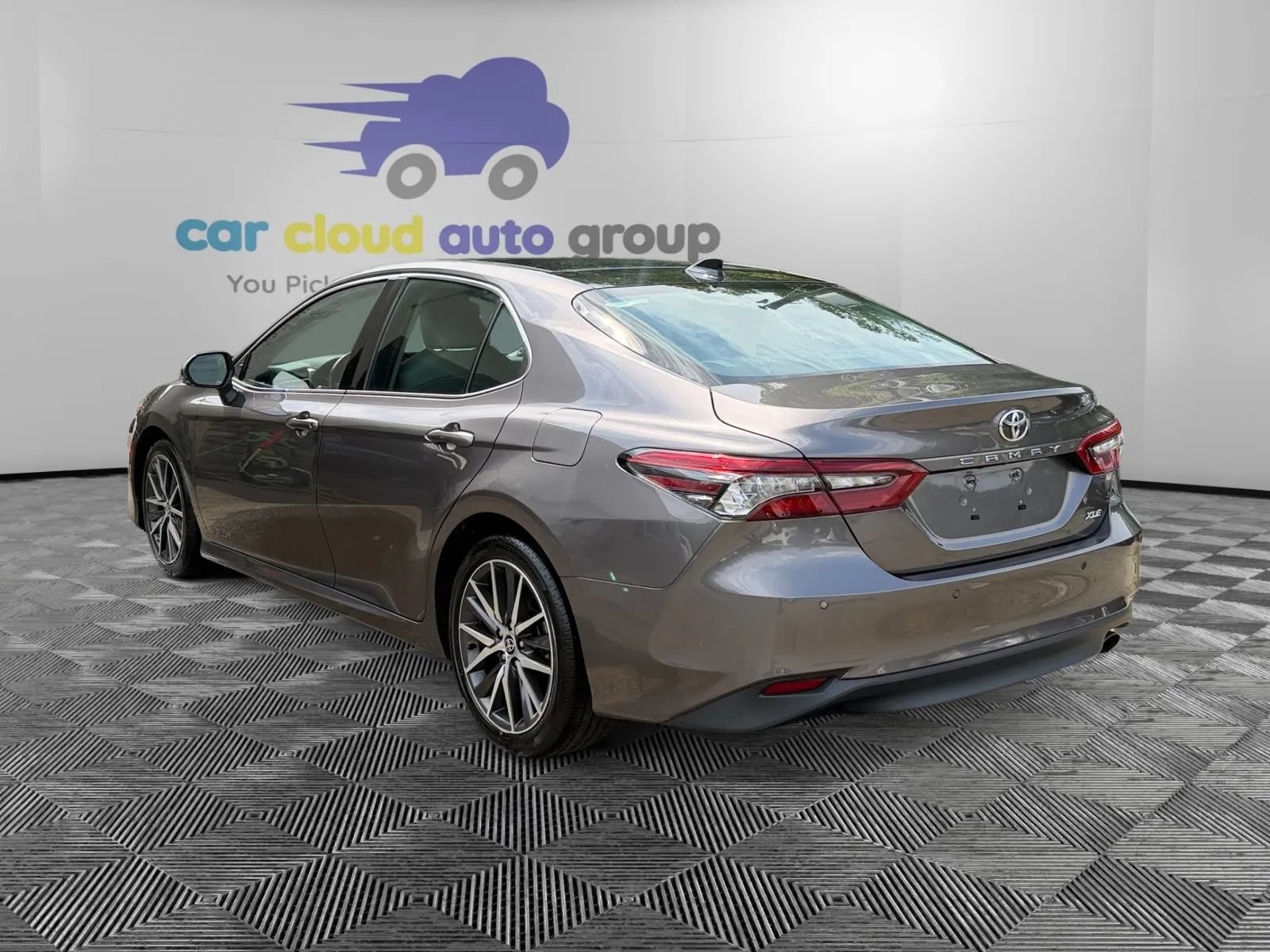 Used 2023 Toyota Camry XLE w/ Navigation Package FWD image 3