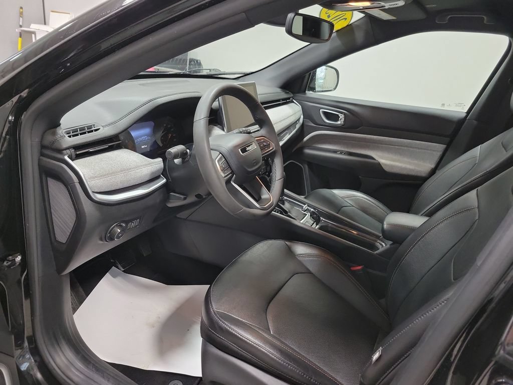 Used 2023 Jeep Compass Latitude AWD/4WD image 27