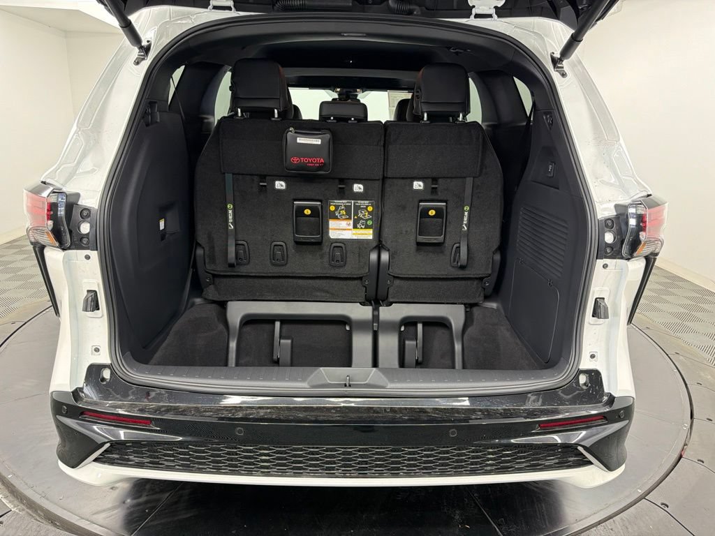 Certified 2026 Toyota Sienna XSE FWD image 15