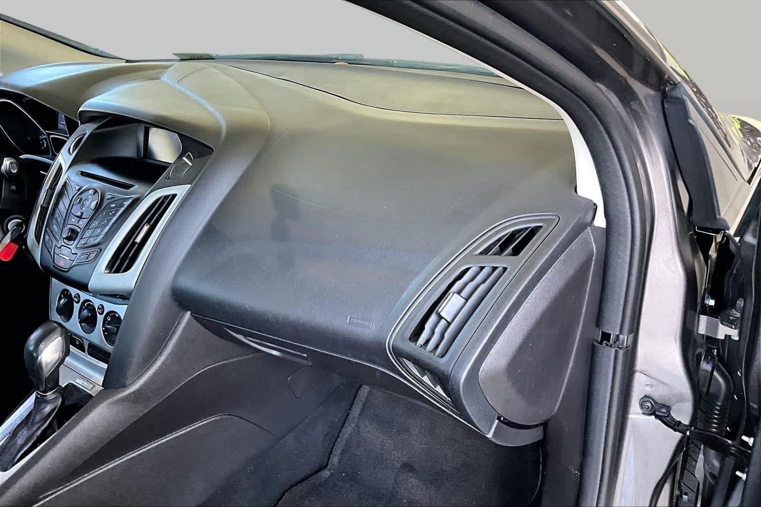 Used 2014 Ford Focus SE FWD image 17