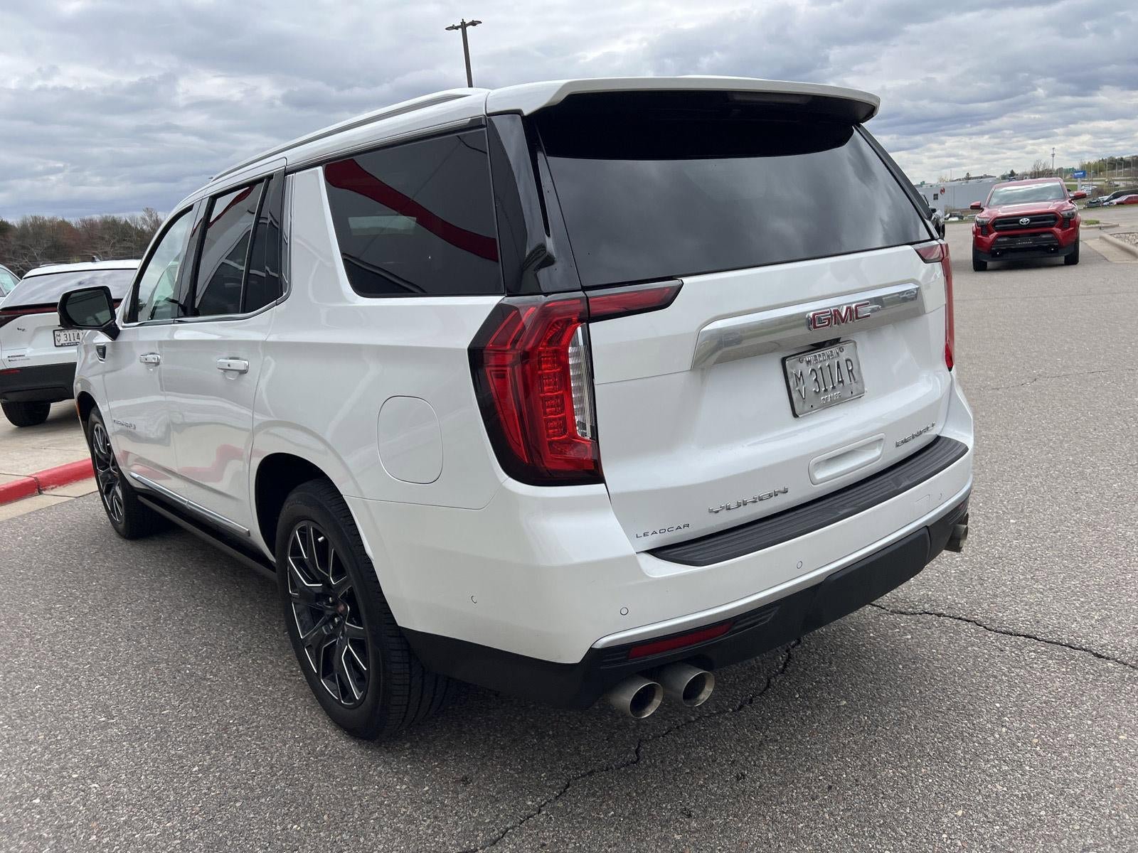 Used 2024 GMC Yukon Denali w/ Advanced Technology Package AWD/4WD image 12