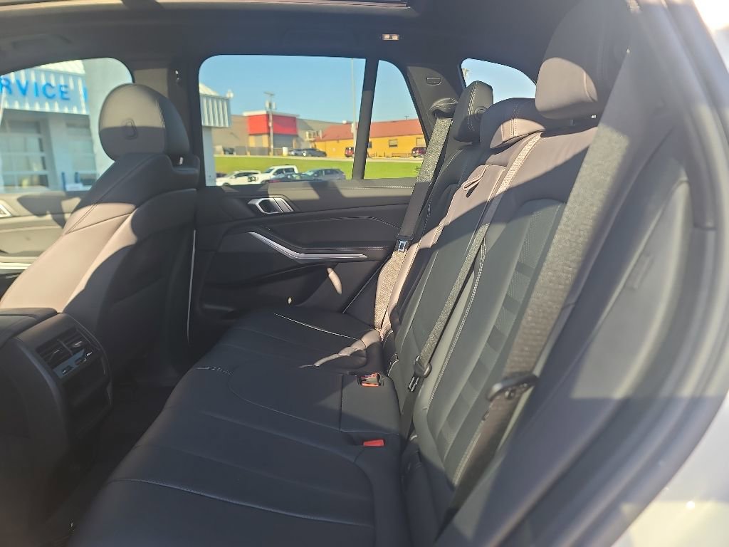 Used 2022 BMW X5 xDrive40i AWD/4WD image 9