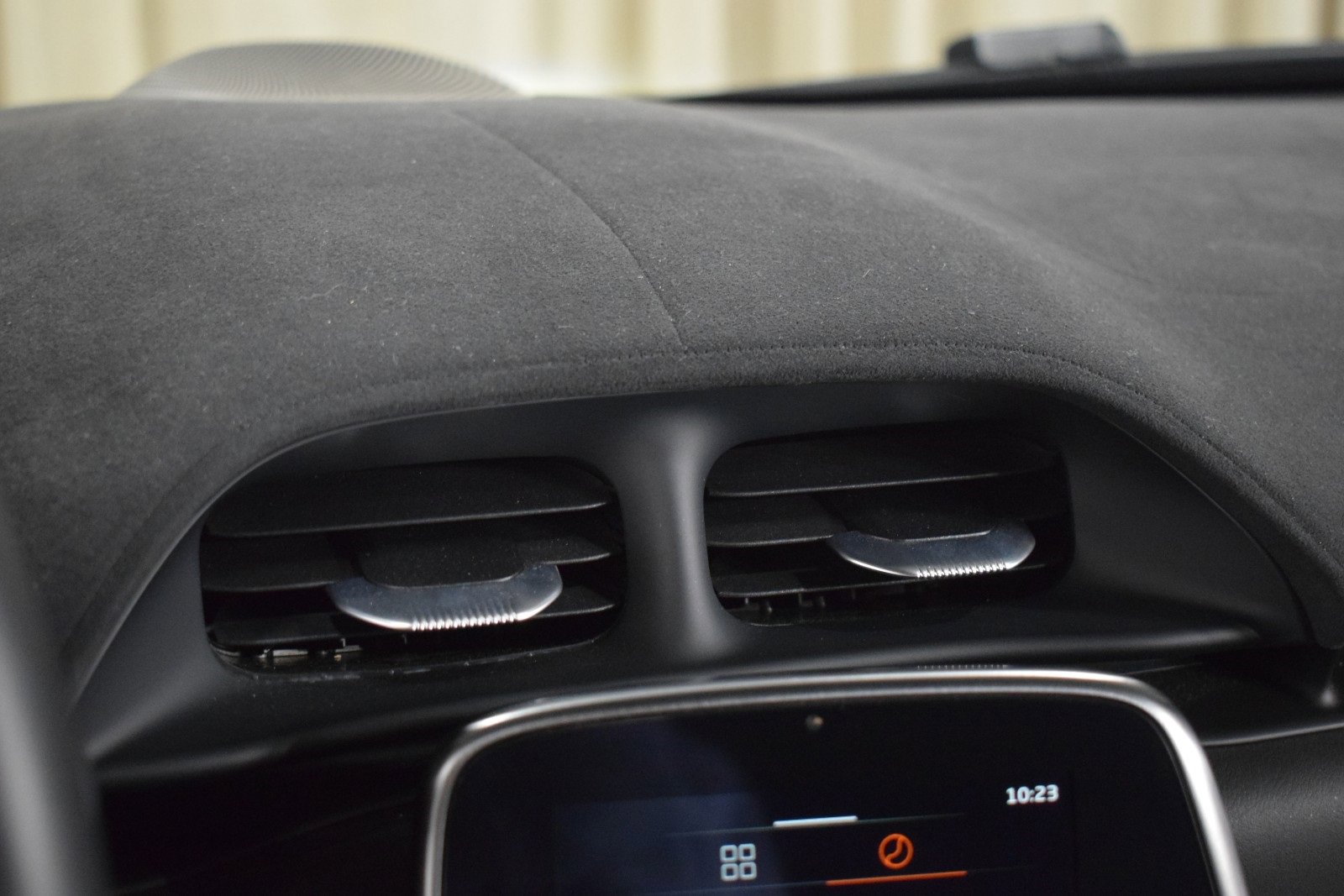 Used 2023 McLaren Artura image 25