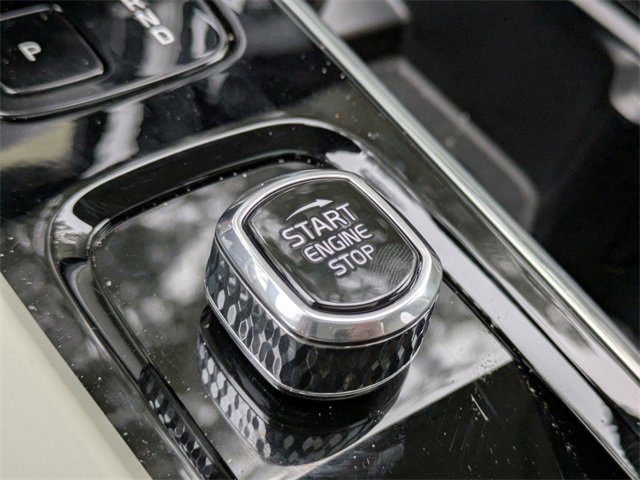 New 2025 Volvo XC60 B5 Plus w/ Climate Package image 29