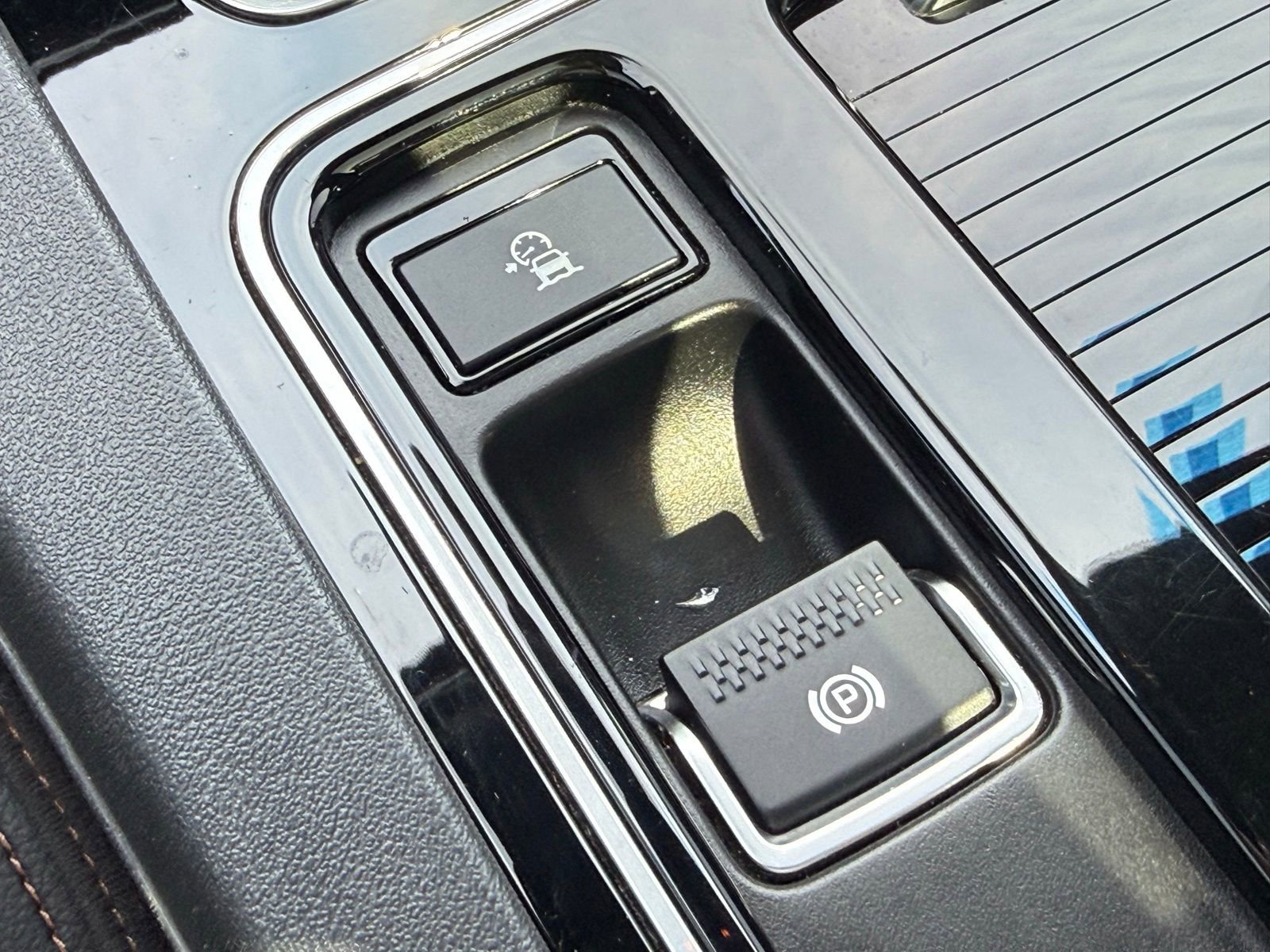 Used 2018 Jaguar F-PACE Prestige image 27