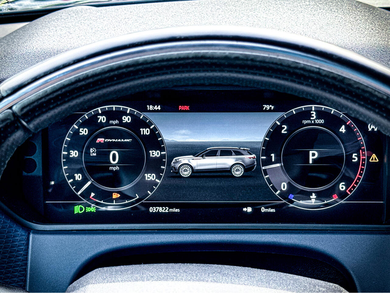 Used 2018 Land Rover Range Rover Velar R-Dynamic SE image 17