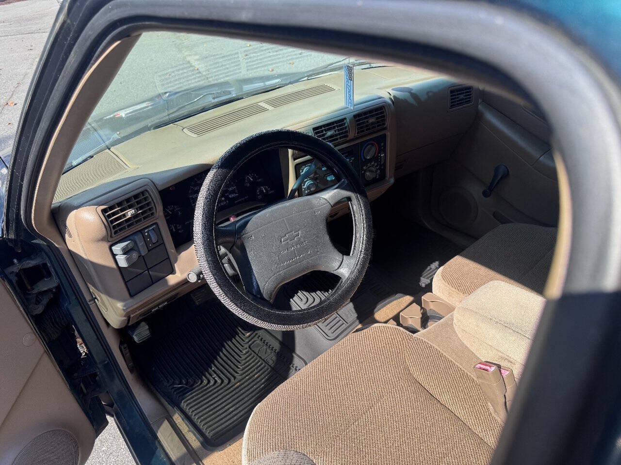 Used 1996 Chevrolet S10 Pickup LS RWD image 5