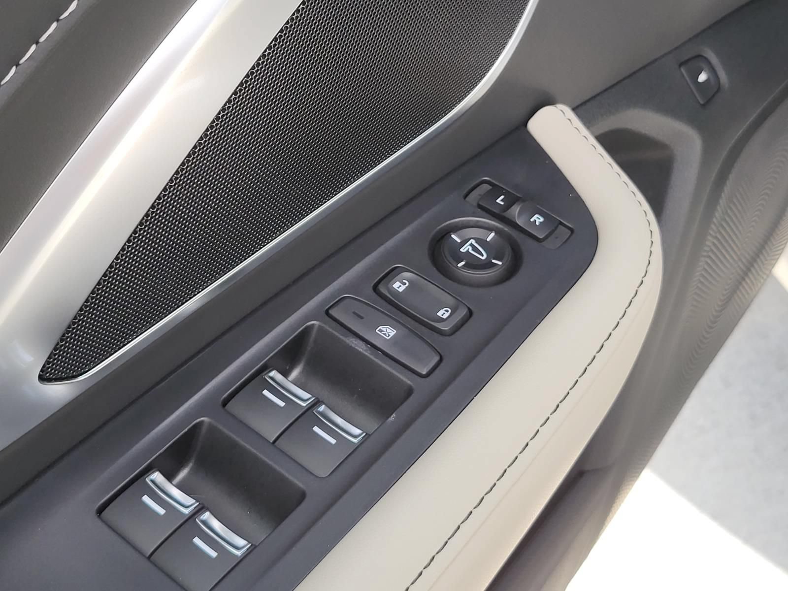 Used 2026 Acura RDX SH-AWD image 17